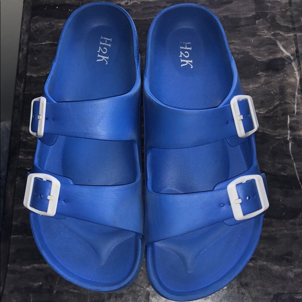 blue rubber women’s sandals
